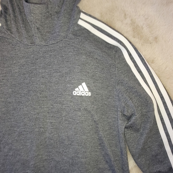Adidas hooded sleeve Activewear top size Medium - Picture 2 of 5